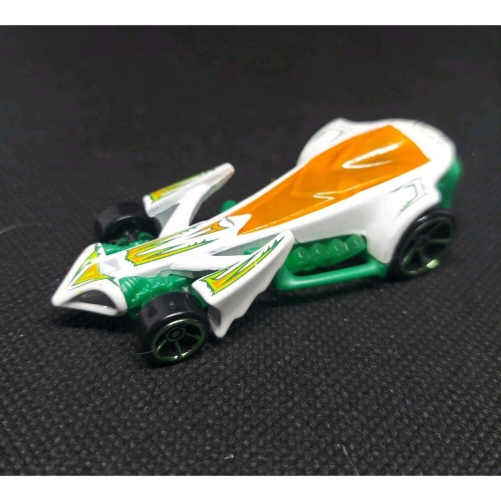 Hotwheels Praying Menace Car White Orange Green 2017 Loose